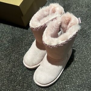 NEW UGG KIDS CLASSIC SHORT II BRAIDED BOOTS SIZE 12 SEASHELL PINK New